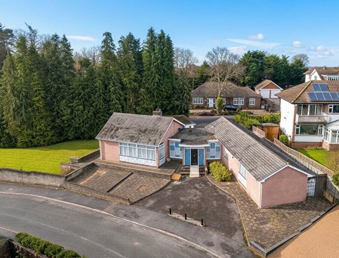 4 Bedroom Detached House For Sale In Fallowfield, Stanmore, HA7