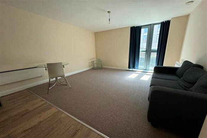 1 Bedroom Flat To Rent In Bedroom Property In Canal Street, Nottingham, NG1