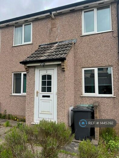 2 Bedroom Flat To Rent In Warren Lane, Eldwick, BD16