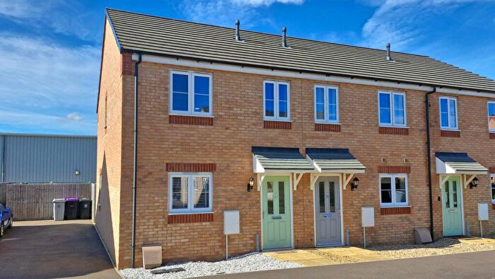 3 Bedroom End Of Terrace House For Sale In Harrier Way, Market Deeping, Peterborough, PE6