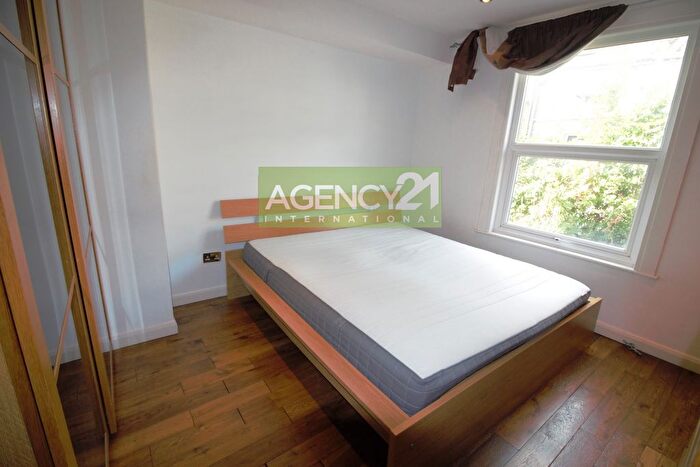 2 Bedroom Flat For Sale In Crewdson Rd, London, SW9