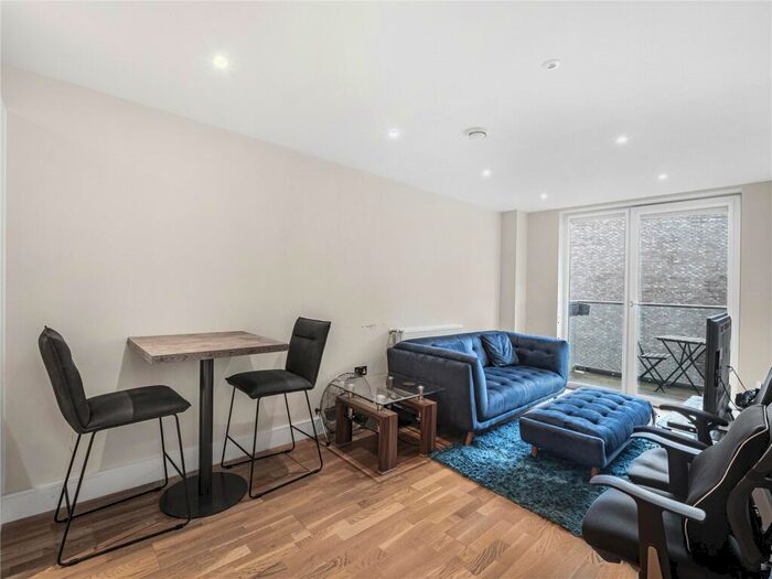 2 Bedroom Apartment To Rent In St. Annes Street, London, E14