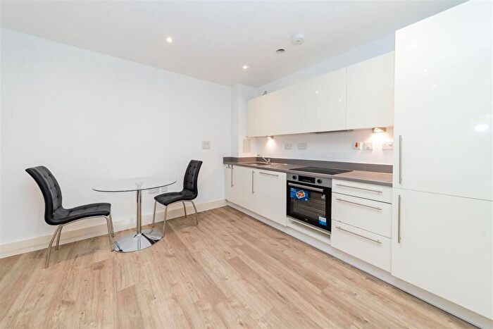 Studio To Rent In Salcombe Court, St. Ives Place, London, E14