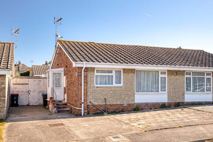 2 Bedroom Bungalow For Sale In Cornwall Avenue, Ramsgate, CT11
