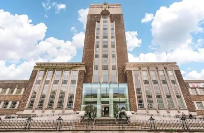 Block Of Flats To Rent In Great West Road, Brentford, TW8