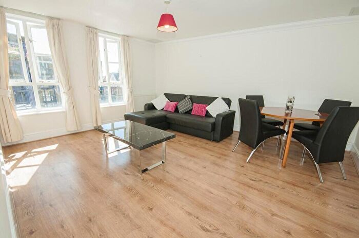2 Bedroom Apartment To Rent In Linnell House, Folgate Street, London, E1