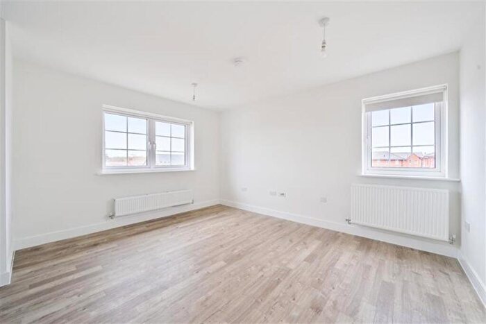 1 Bedroom Flat To Rent In Bedroom Property In Kingston Grange Drive, Warwick, CV33
