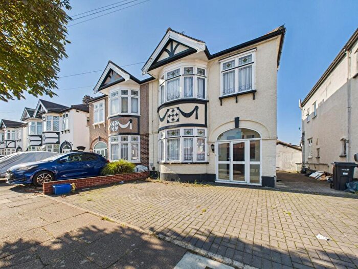 3 Bedroom Semi Detached House To Rent In Rosedene Gardens, Ilford, IG2
