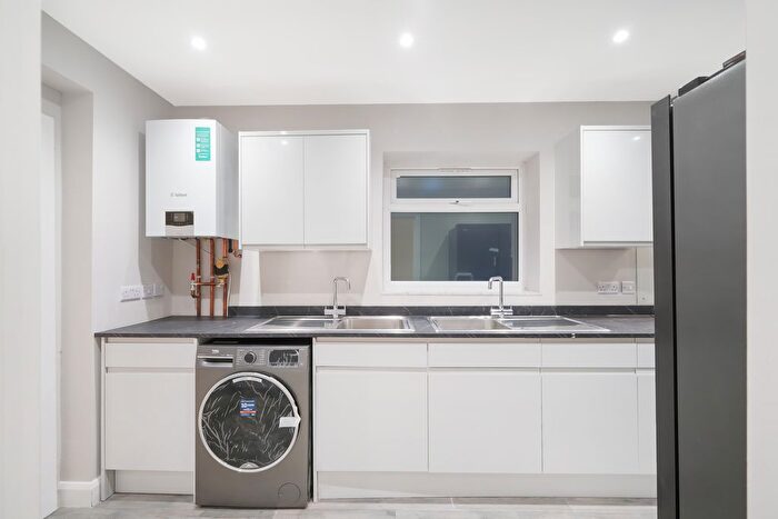 4 Bedroom Semi-Detached House To Rent In The Drive, Hounslow, TW3