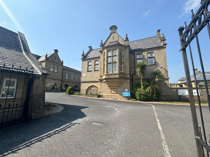 2 Bedroom Apartment To Rent In McCrea Apartment, Emily Way, Halifax, HX1