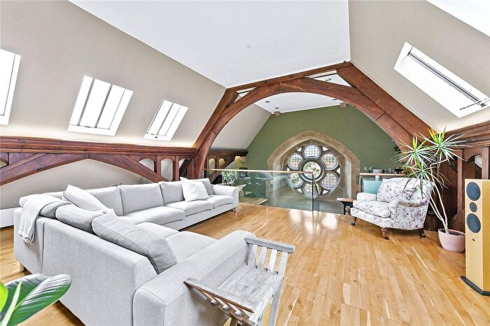 2 Bedroom Flat To Rent In Kew Road, Richmond, TW9