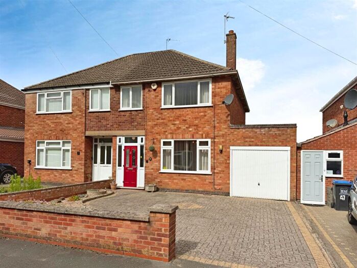 3 Bedroom Semi-Detached House For Sale In Palmer Road, Whitnash, Leamington Spa, CV31