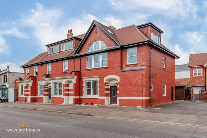2 Bedroom Flat For Sale In Wimborne Road, Bournemouth, BH9