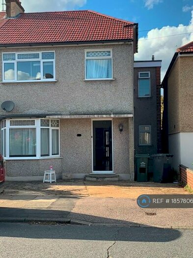 4 Bedroom Semi-Detached House To Rent In North Road, Dartford, DA1