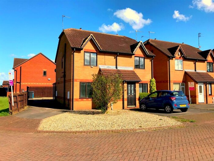 2 Bedroom Semi-Detached House To Rent In Hollywell Close, Hull, HU9