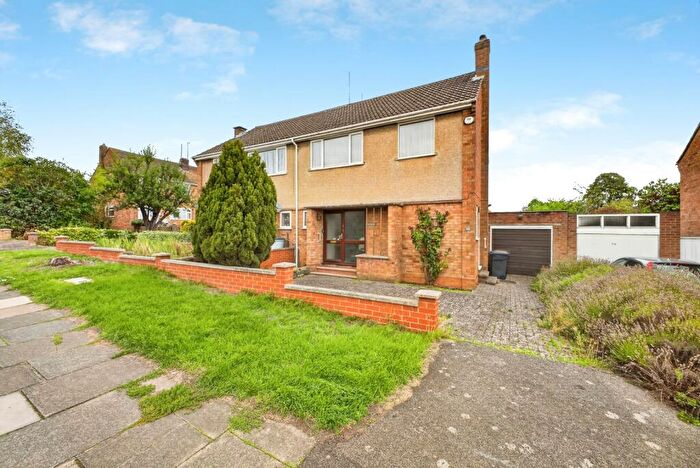 3 Bedroom Semi-Detached House For Sale In Chiltern Avenue, Northampton, Northamptonshire, NN5