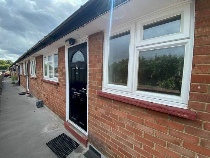 2 Bedroom Flat To Rent In The Parade, Trumps Green Road, Virginia Water, GU25