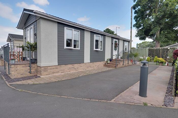 2 Bedroom Mobile/park Home For Sale In New Road, Featherstone, Wolverhampton, WV10