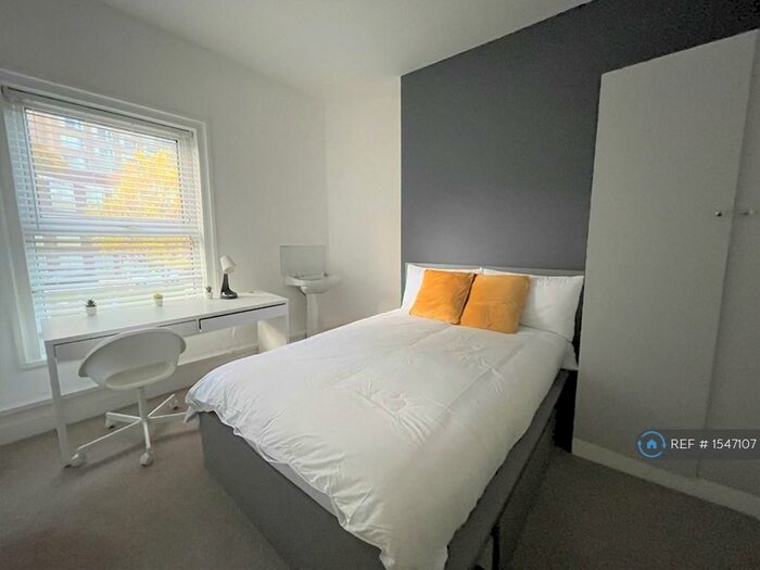 6 Bedroom End Of Terrace House To Rent In Glossop Road, Sheffield, S10