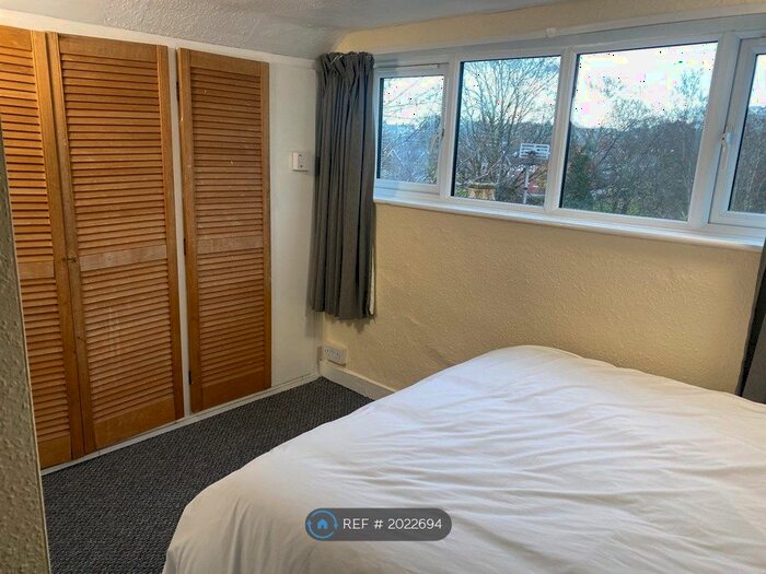 1 Bedroom Flat To Rent In Stoke Road, Guildford, GU1