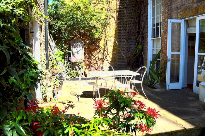 2 Bedroom Maisonette To Rent In Liverpool Road, Barnsbury, London, N1