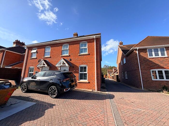 4 Bedroom Semi Detached House To Rent In Warsash Road, Warsash, SO31