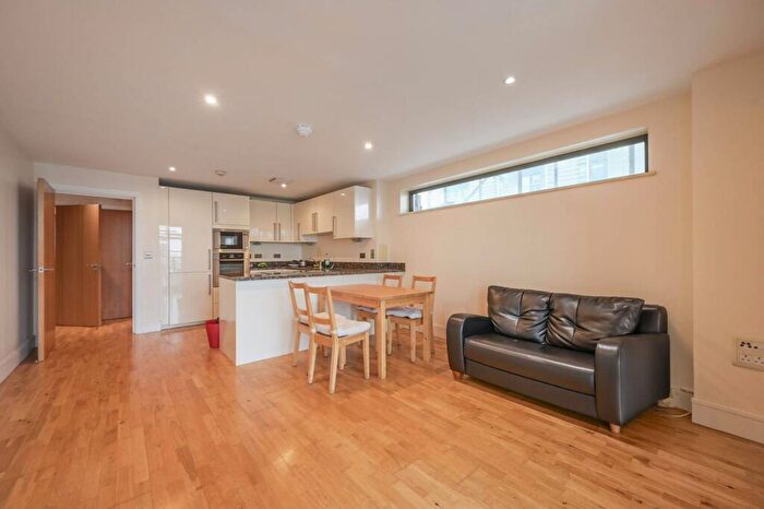 3 Bedroom Flat To Rent In Parkview Apartments, , Poplar, London, E14