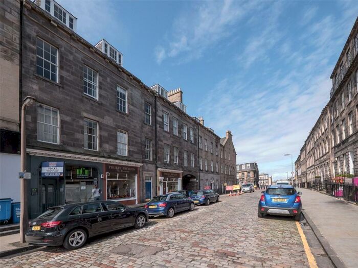 3 Bedroom Apartment To Rent In Union Street, New Town, Edinburgh, EH1