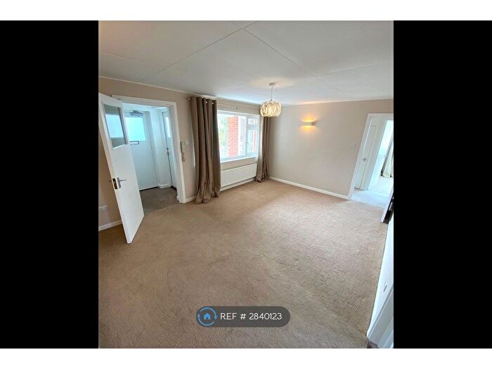 2 Bedroom Flat To Rent In Barrack Road, Exeter, EX2