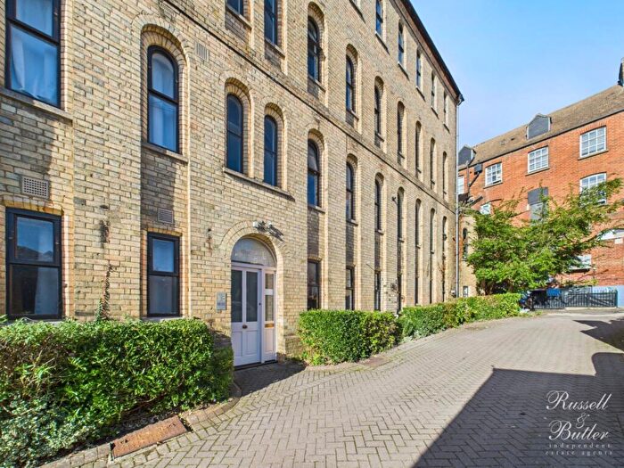 1 Bedroom Flat For Sale In Markhams Court, Market Square, Buckingham, MK18