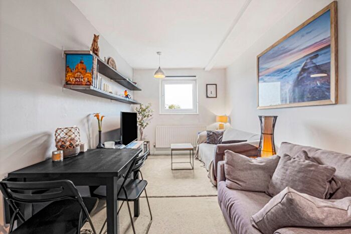 1 Bedroom Flat For Sale In Pendennis Road, London, SW16