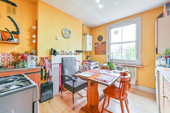 1 Bedroom Flat For Sale In Huddlestone Road, London, NW2