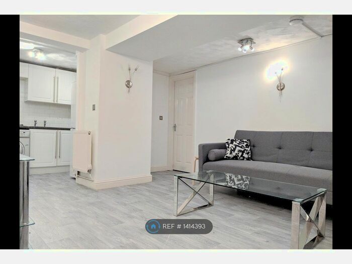 1 Bedroom Flat To Rent In Bignor Street, Manchester, M8