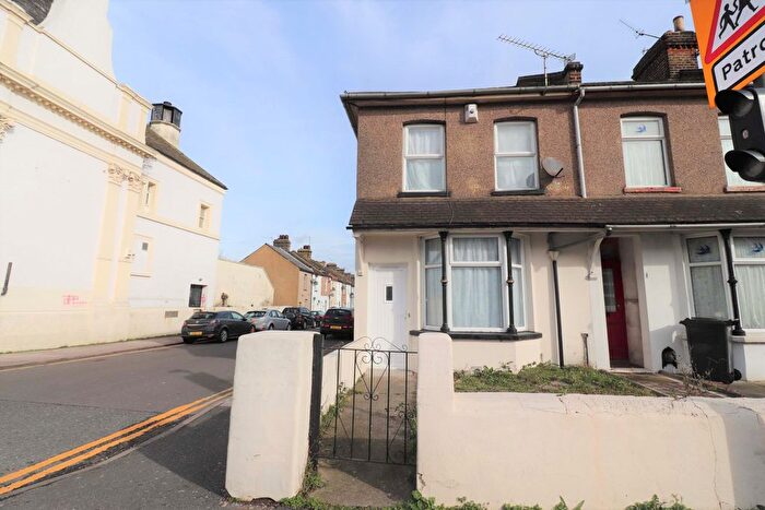 3 Bedroom End Terrace House To Rent In High Street, Gravesend, DA11
