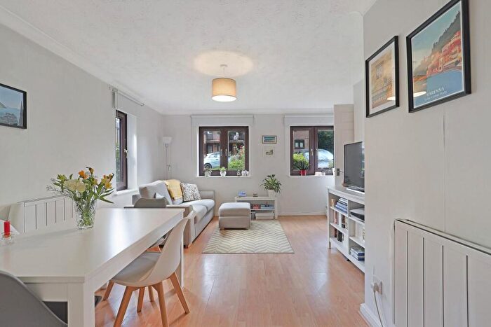 2 Bedroom Flat For Sale In Cedar Close, Buckhurst Hill, IG9