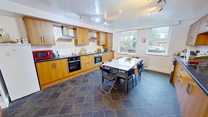 7 Bedroom Terraced House To Rent In Manor Terrace, Hyde Park, Leeds, LS4