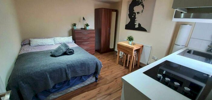 Studio To Rent In Balmoral Road, NW2