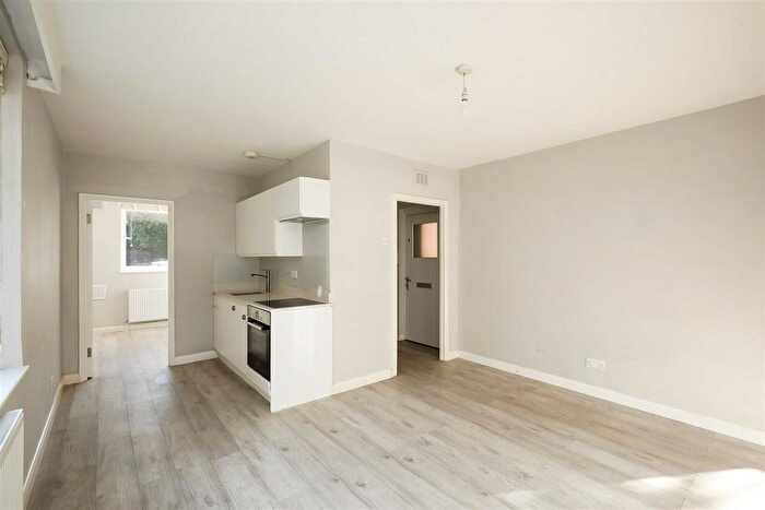 1 Bedroom Flat To Rent In Putney Hill, London, SW15