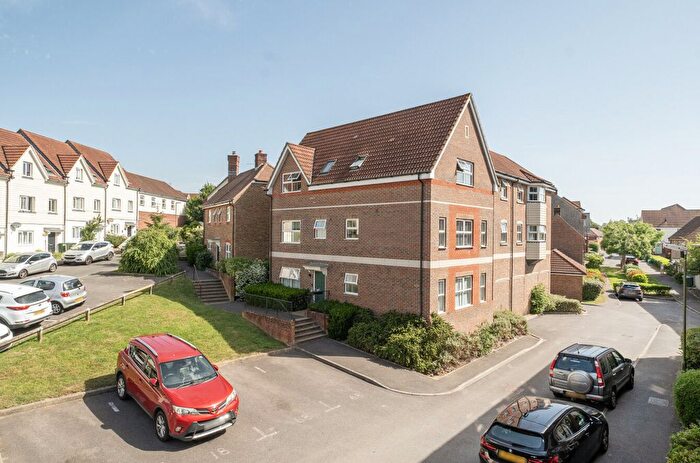 2 Bedroom Flat For Sale In Harwood Close, Pulborough, RH20