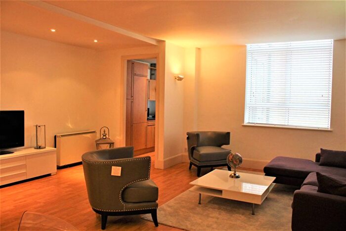 2 Bedroom Flat To Rent In City Road, Islington, London, EC1V