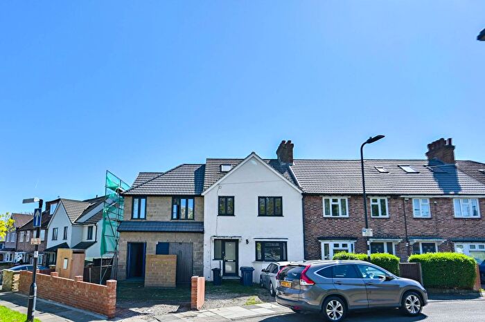 4 Bedroom Terraced House To Rent In St Andrews Road, East Acton, London, W3