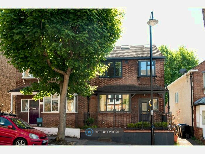 4 Bedroom Semi-Detached House To Rent In Rockmount Road, London, SE19