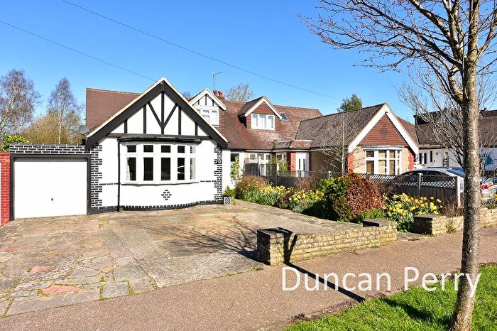 4 Bedroom Semi Detached Bungalow For Sale In Ladbrooke Drive, Potters Bar, EN6