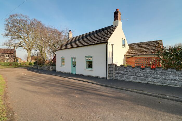 2 Bedroom Cottage For Sale In Chapel Lane, Whitton, Scunthorpe, DN15