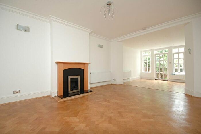 6 Bedroom House To Rent In Hendon Way, Cricklewood, London, NW2