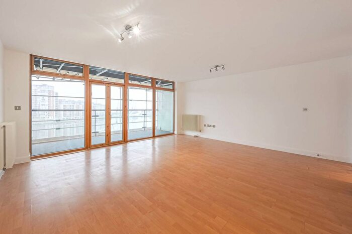2 Bedroom Flat To Rent In Western Beach Apartments, Royal Docks, London, E16