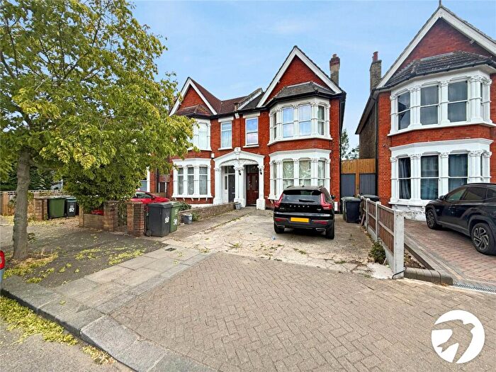 2 Bedroom Flat To Rent In Culverley Road, London, SE6