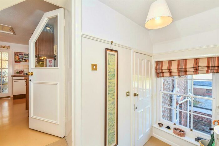2 Bedroom Apartment To Rent In Maltravers Street, Arundel, BN18