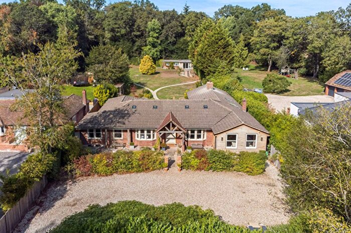 5 Bedroom Detached Bungalow For Sale In Harts Lane, Newbury, RG20