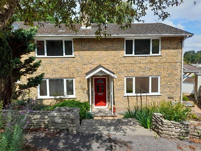 2 Bedroom Maisonette For Sale In Holly Dell, Southampton, SO16